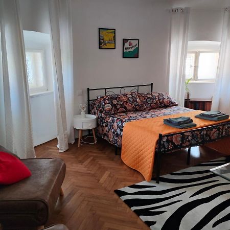 Volta 8 Rooms Trieste Ngoại thất bức ảnh