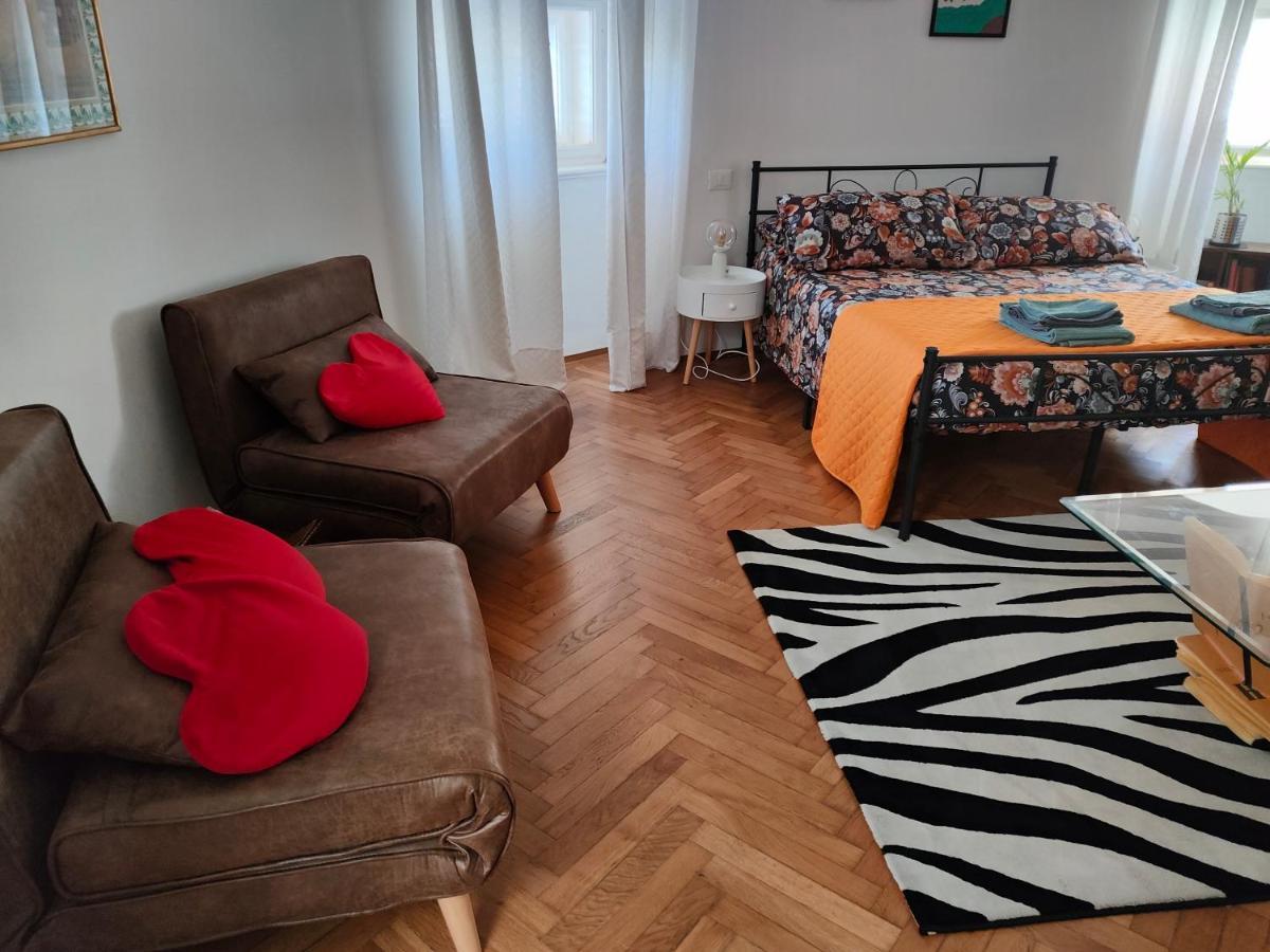 Volta 8 Rooms Trieste Ngoại thất bức ảnh