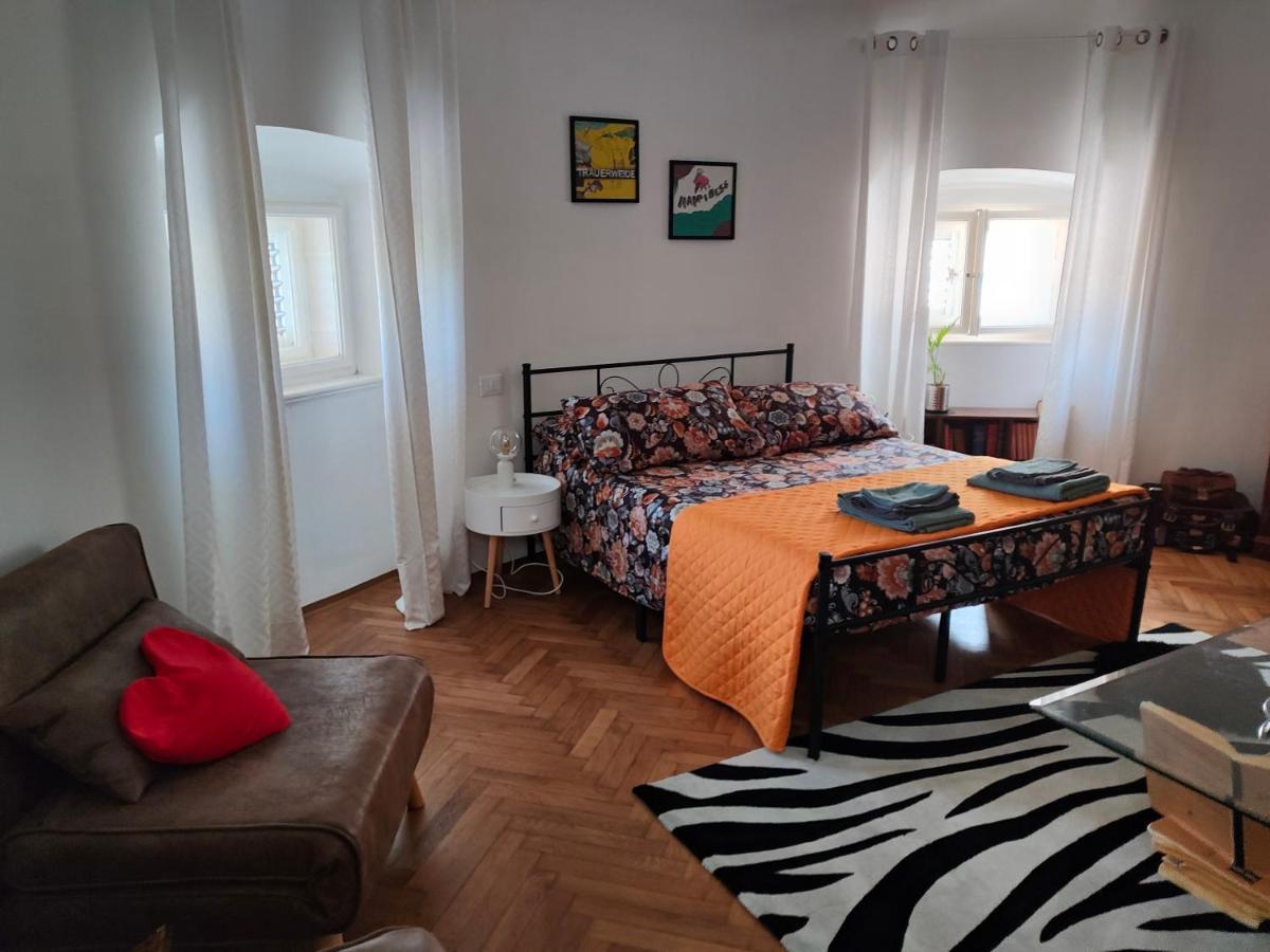Volta 8 Rooms Trieste Ngoại thất bức ảnh